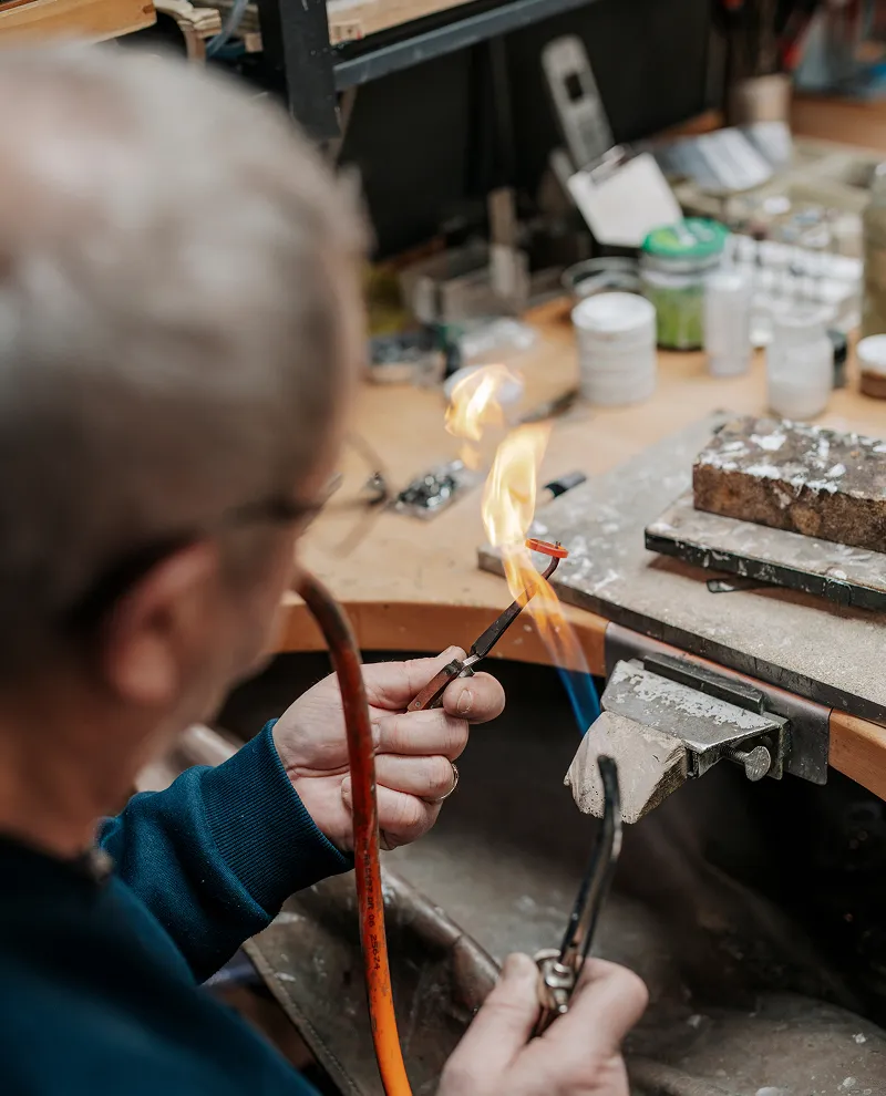 Traditionelles Handwerk trifft auf moderne Technik – für Ringe, die ein Leben lang begleiten.