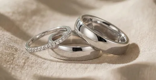 Persönliche Gravuren machen jeden Ring einzigartig – ein Symbol für eure gemeinsame Geschichte.